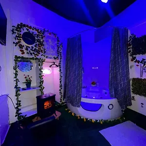 https://love-room-75009.fr-paris.fr